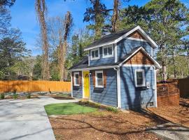 Private Atlanta Tiny House with Mini Golf，位于福里斯特帕克的酒店