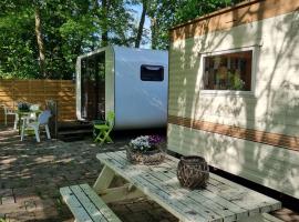 City Farmer Farmyard Stays, Sleep Easy, Stay Rural, Explore Amsterdam，位于阿姆斯特丹的酒店