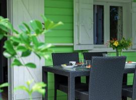 Le Village tropical avec sa villa et ses 6 bungalows，位于圣路易斯的酒店