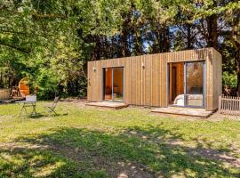 Tinyhouse et abeilles, séjour insolite en Provence，位于奥朗日的酒店