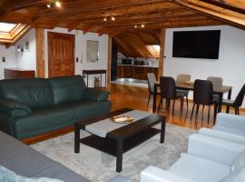 Wooden Attic，位于卡斯托里亚的酒店