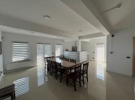 AGM Home，位于Cajvana的酒店