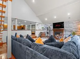 Spacious Game Room Seclusion Hot Tub and more