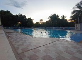 Confortable Cabaña con Piscina，位于梅尔加的酒店