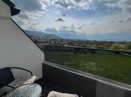 Golden Lux Green，位于Želenička Stanica Beograd Sava的酒店