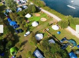Spring Lakes Bell Tents，位于朗伊顿的酒店