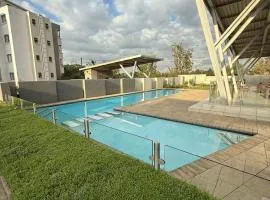 Broadacres apartment-work or play -swimming pool