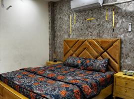 Elite Guest Rooms Apartments，位于Gujrānwāla的酒店