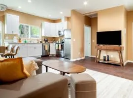 Cozy 2BR Home Mountain Views Pet Friendly