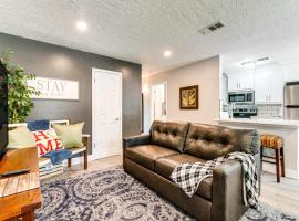 2 Mi to Texas AandM Pet-Friendly Duplex with Yard!