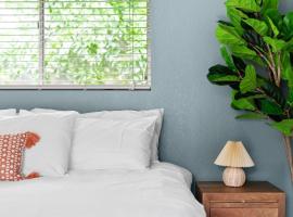 Walk to BartonSwim, Eat at SoCO Sleeps 8，位于奥斯汀的酒店