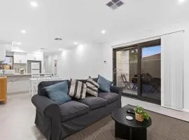 Premium Modern Homestay-Walk to Curtin University