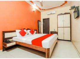 HOTEL PREMIUM SUNRISE Near Hanuman Temple and Railway Station - Parking and Wifi Facilities - Air Conditioning Luxury Room - A Top Rated Four Star Hotel，位于勒克瑙的酒店