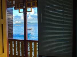 Three Ken Homestay & Cafe，位于美娜多的酒店