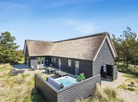 Amazing Home In Henne With Kitchen，位于亨讷斯特兰德的酒店