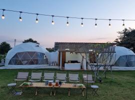 NaNine Glamping，位于七岩的酒店
