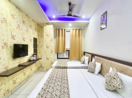 HOTEL PREMIUM B K Near Railway Station - Fully Air conditioned Rooms with Wifi-LIFT and Restaurant - A Top Premium Hotel in Haridwar，位于哈里瓦的酒店