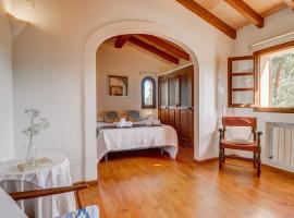 escapada rom&aacute;ntica，位于波连斯萨的山林小屋