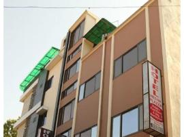 Hotel Heena Plaza, Mount Abu，位于卜山的酒店