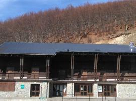 格兰白塔酒店，位于Zeri的酒店