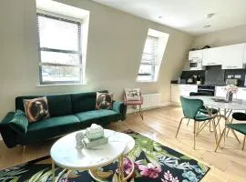 Dream Stays Bath - Modern City Apartments with Lift on John Street