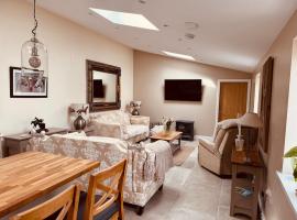 The Forge, Newly Converted Barn，位于康福斯的酒店