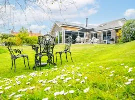 Peterstone Lodge