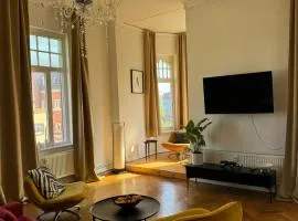 Lio Suite Design Apartment Balkon Netflix
