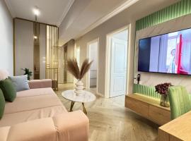 Modern & Glam Apartments Evergreen Towers Underground Parking，位于雅西的酒店