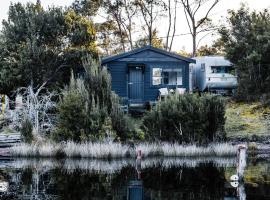 Bushy Summers - A Nurturing Bayside Shack，位于斯特拉恩的酒店