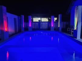 64 ZENJ HOUSE Luxury AIRPORT HOTEL，位于Mbweni的酒店