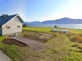 Gamlemgarden by Norgesbooking - house by the sea