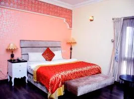 Sandralia Hotel Limited, Abuja，位于阿布贾纳姆迪·阿齐基韦国际机场 - ABV附近的酒店