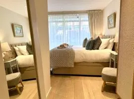 Walcot Yard with parking, Bath Keys