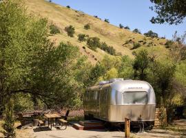 AutoCamp Sequoia，位于三河城的酒店