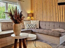 EnJoy Meer und See Ferienhaus -In Lauwersoog- 1-6 Pers- 3 Schlafzimmer，位于劳雷尔苏格的海滩酒店