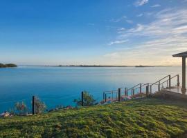 SerenityBlu，位于Rolletown的酒店