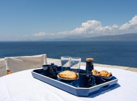 Aqua Vista Apartments with private seafront，位于伊兹拉的酒店