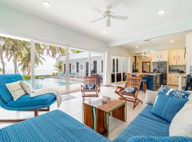 Belize Oceanfront Villa W Pool, Beach & Pier，位于Basil Jones的酒店