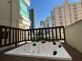 3 suítes com jacuzzi e banheira, próx do Hard Rock Café em Meia Praia