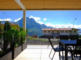 Costa Blu-Pool and Terrace with Lake View，位于里瓦迪索尔托的酒店
