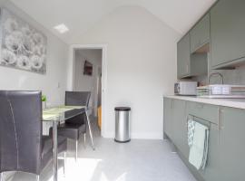 Stylish & Lovely Studio with Parking In New Forest!，位于Sway的自助式住宿