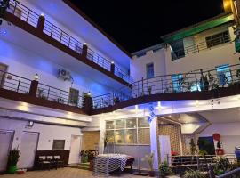 Raj Hotel - Since 1960，位于Sultānpur的酒店