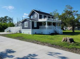 4BR Historic Home Private Dock Fishing，位于Davis的酒店