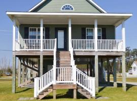 3BR Loft Cozy House Fishing Boating Views，位于Sealevel的酒店