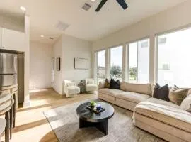 Chic 2Bed 2.5 Bath Rooftop Retreat with City Views