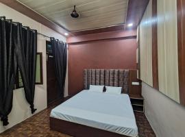 Down Hill Homestays，位于穆索里的酒店