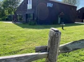 Countryside Barn Close to Kent Vineyards，位于黑德科恩的酒店