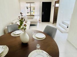 Casa lujosa con 3 baños y alberca, a min AIFA，位于Tizayuca的酒店