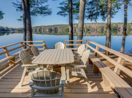 Lakefront Cabin w/ Panoramic Water View & Access，位于Sunapee的酒店